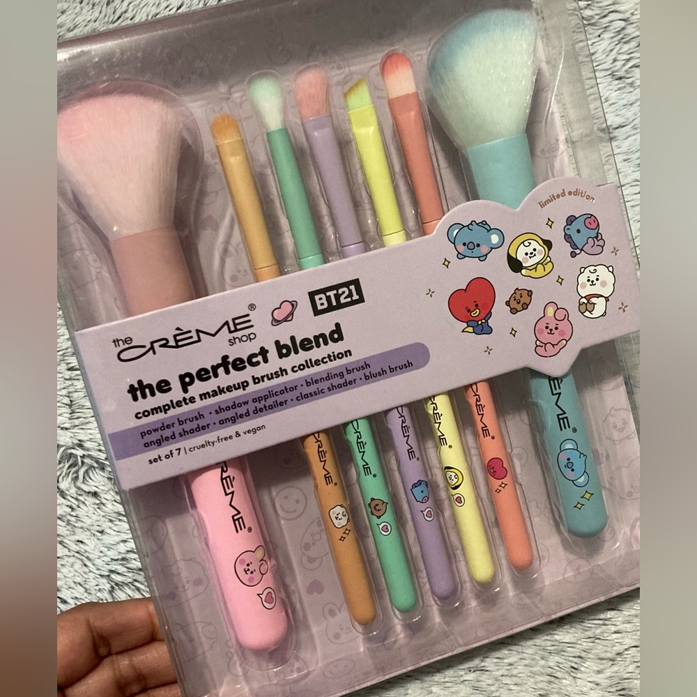 Bt21 x the creme shop makeup brushes